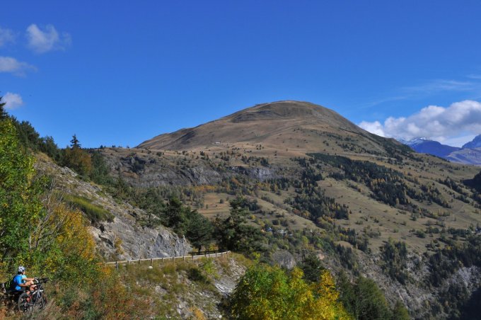 The discreet Alpe d’Huez electric bike climb_Le Bourg-d’Oisans